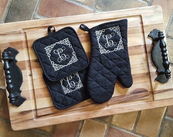 Personalized potholder, oven mit. Great for House warming gifts, Bridal showers, newly wed, gifts under 20
