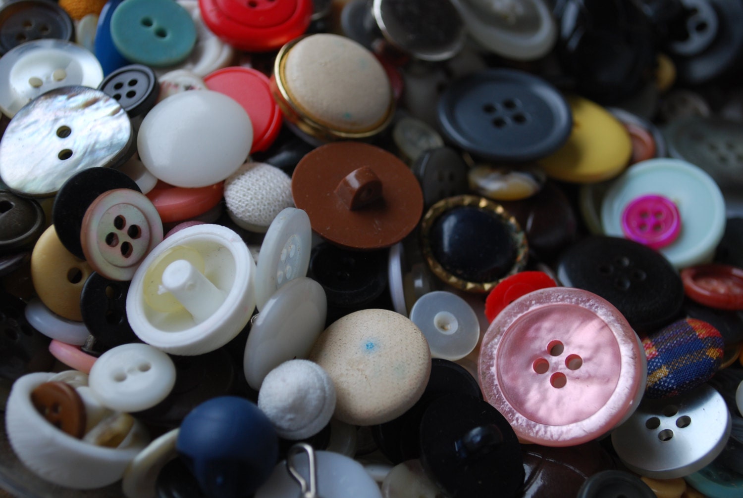 1 Pound of Vintage Mixed Buttons from irynabat25 on Etsy Studio