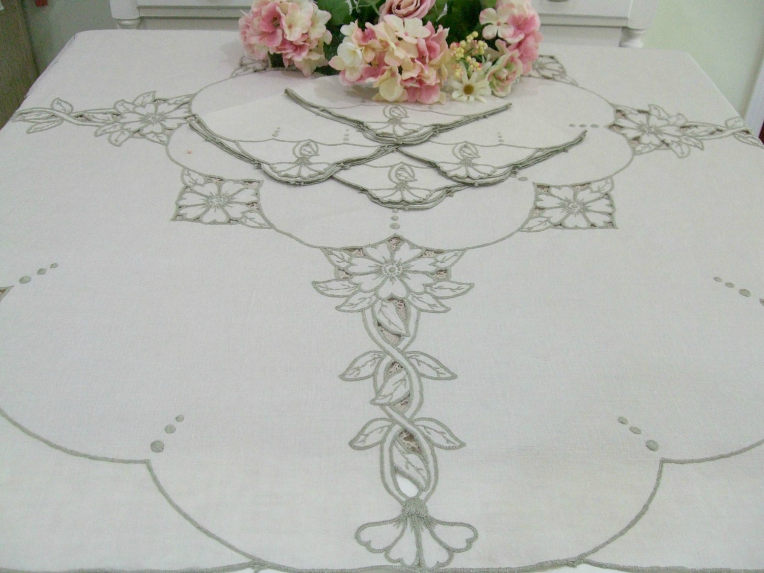 Cutwork Embroidered Tablecloth 4 Linen Napkins Ecru Taupe