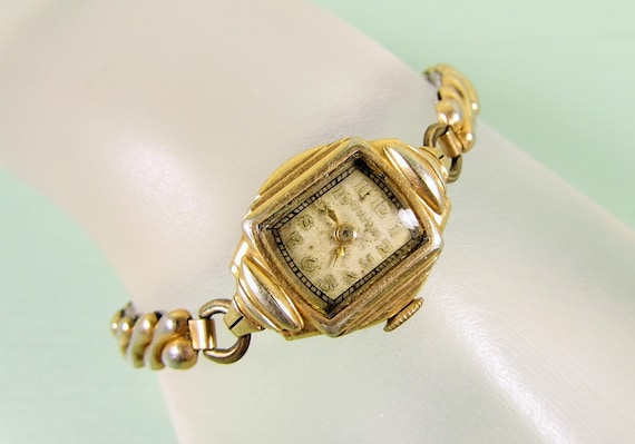 Bulova Ladies Wrist Watch Vintage 10k GF Gold Filled 17