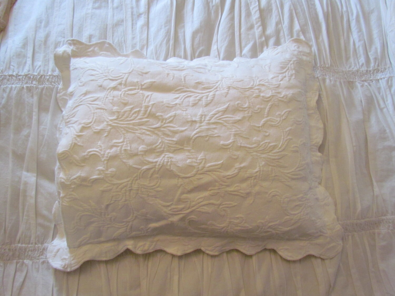 White Matelasse Scallop Edge Pillow Sham With Vine Motif