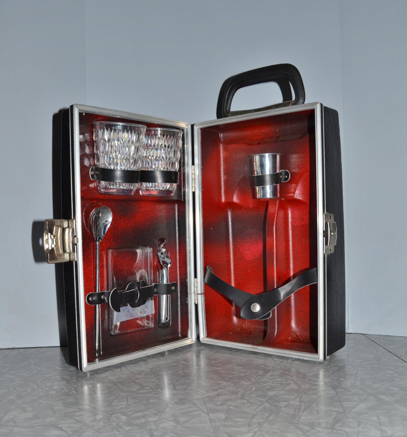 Everware Portable Travel Bar Barware Mini Bar Locking