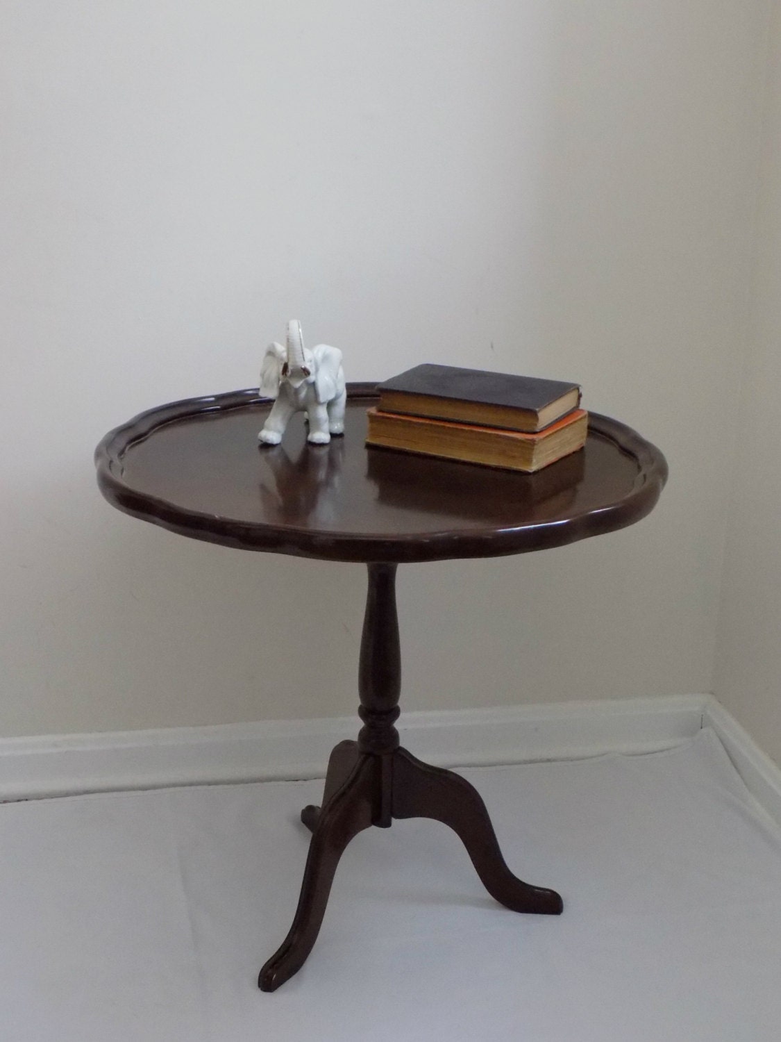 Mid Century Antique Queen Anne Style Pie Crust Parlor Tilt