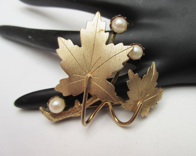 Sara Coventry Leaf Brooch gold and cultured pearl Maple leaf pin