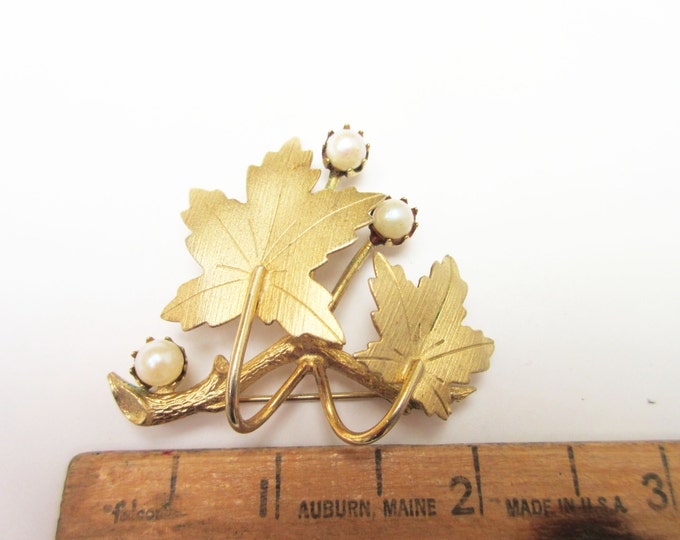 Sara Coventry Leaf Brooch gold and cultured pearl Maple leaf pin