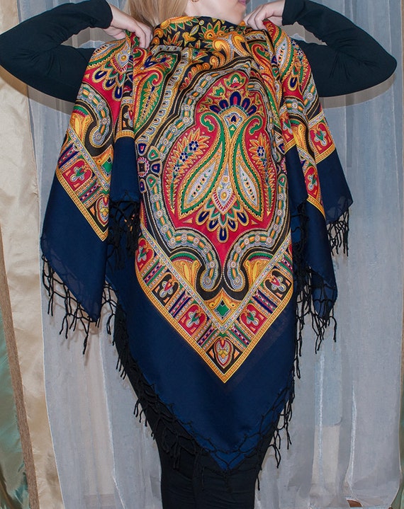 Russian shawl. Ukrainian Hustka. Platok Babushka. Vintage Folk