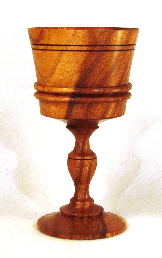 Small goblet or chalice of wood
