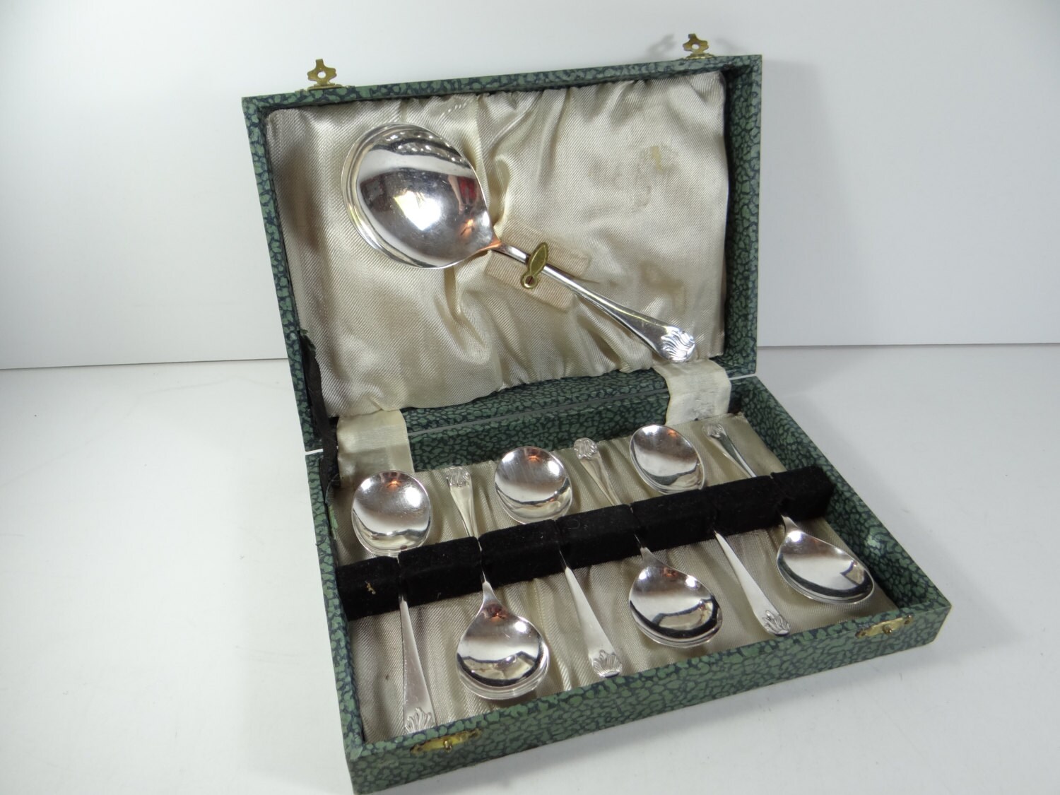 Silverplate Berry Spoon Set in Box 7 Spoons 6 Berry Spoons