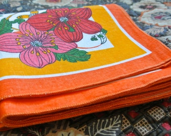 Vintage retro orange floral large oval tablecloth with 12 napkins: Linen - Unused