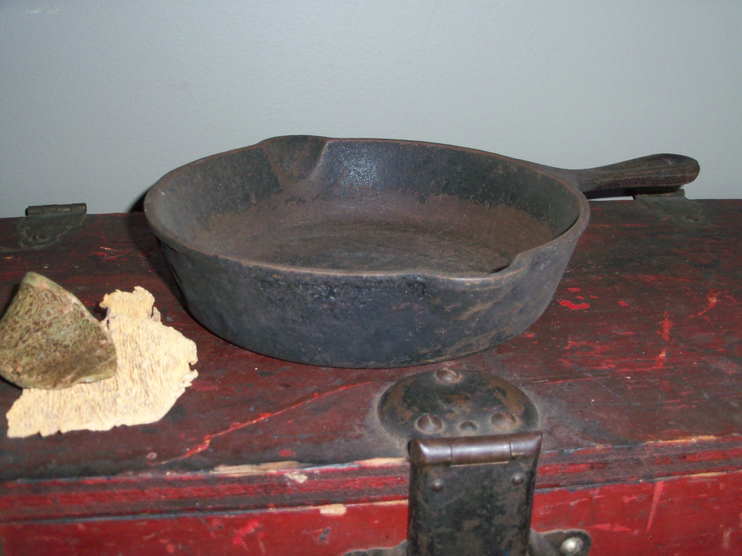 Antique Cast Iron Frying Pan Skillet Country Farmhouse Rustic