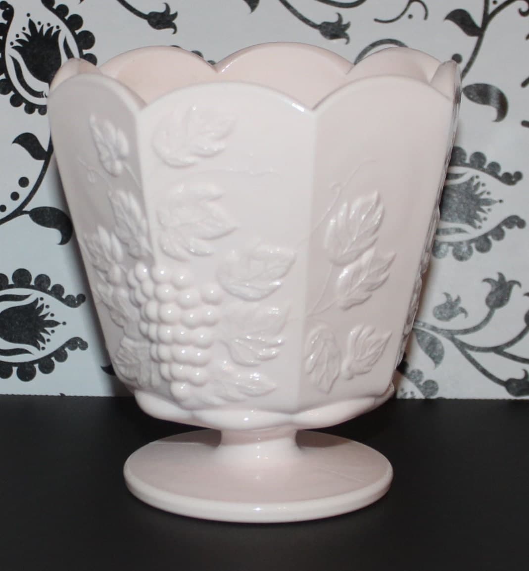 Pink shell milk glass vase Glass co. 1958 by Prettydish