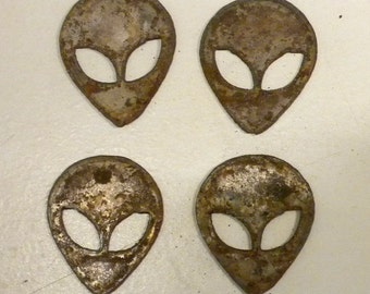 Lot Set of 4 Alien Heads 2 inch UFO Rusty Vintage Antique-y Metal Steel Wall Art Ornament Stencil