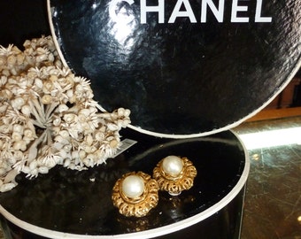 Chanel Earrings Clip-ons Royal Pearls 1990 Sex in the City
