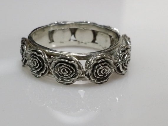 Rose ring. Beautiful, highly detailed rose ring in sterling silver.