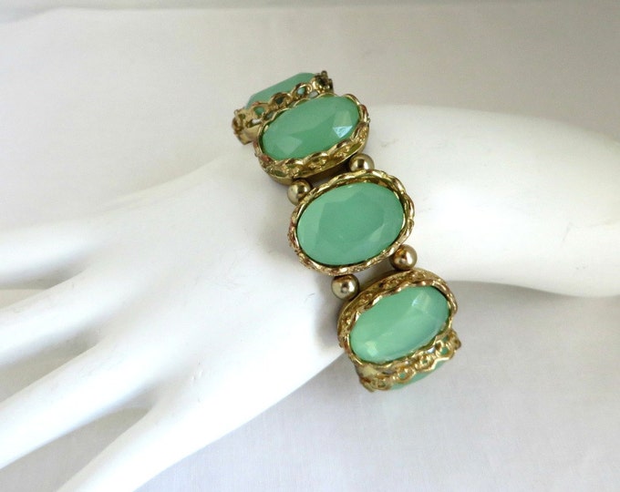 Emerald Glass Bracelet, Vintage Green Gold Tone Stretch Bracelet, Faceted Framed Glass, Gift idea