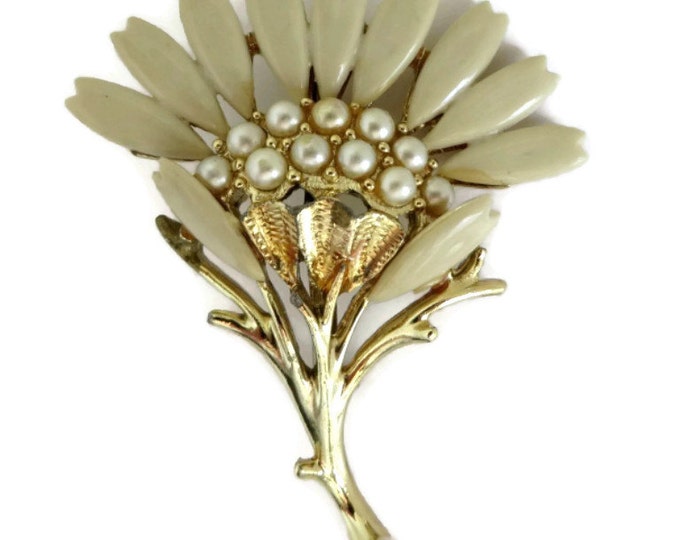 Cream Thermoset & Faux Pearl Brooch, Vintage 1950's Gold Tone Flower Pin