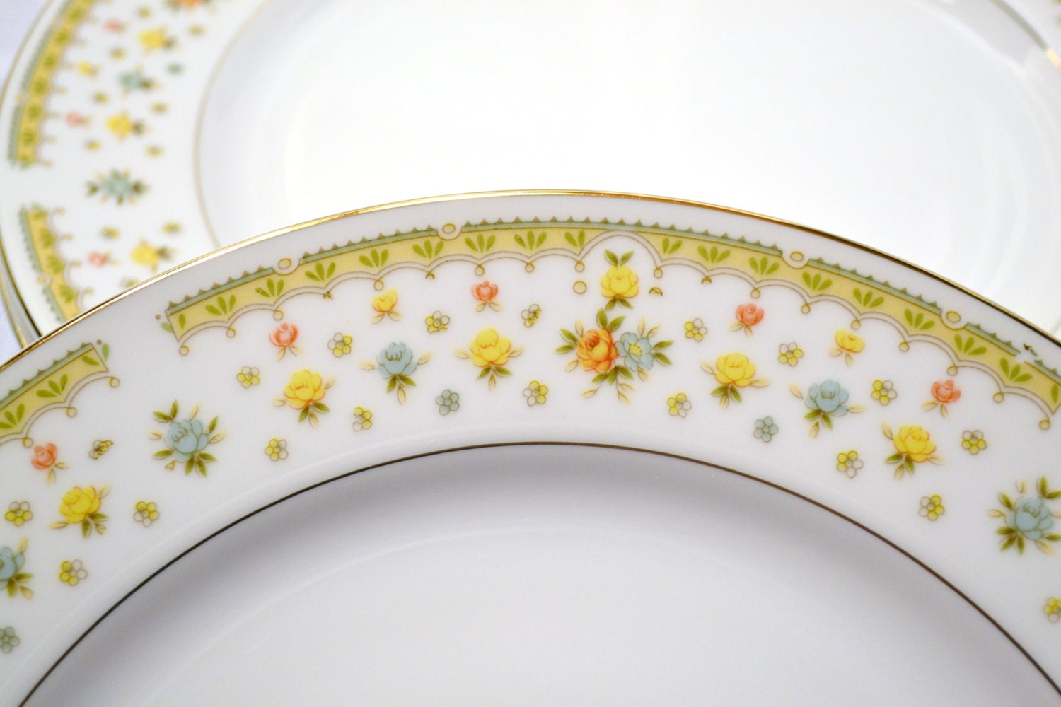 Vintage Garden Bouquet Dinner Plate Fine China 4078 Floral