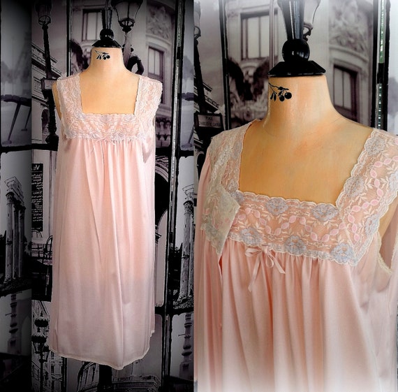 70s Vanity Fair Peignoir Set Robe & Nightgown by Cherrycrushretro