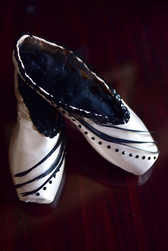pointed court shoes with ankle strap