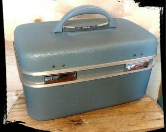 Vintage Boyle Cosmetic Case Light Blue /Train Case Light Blue / Overnight Case / Display Case/ Storage Case/ Beauty Case/ Gift Idea / F1039
