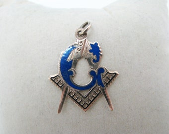 Vintage Masonic Pendant in 8 K Yellow Gold