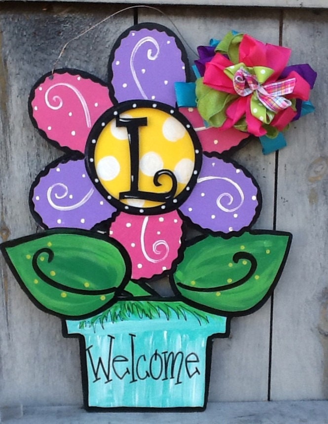 Flower door hanger, summer door hanger, spring door hanger, daisy door hanger, flower monogram sign, flower sign, summer sign, spring sign