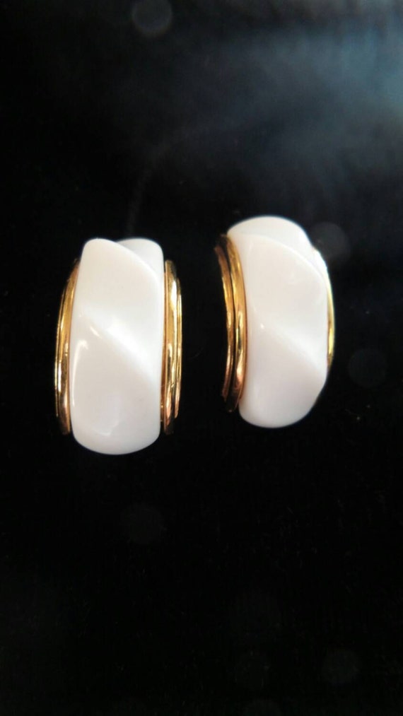 White & Gold Earrings