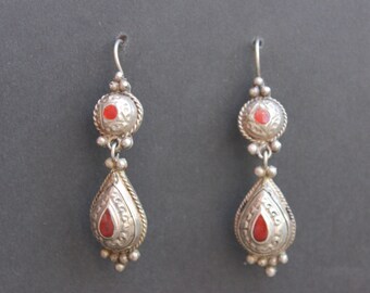 Beautiful Boho Dangly Earrings With Carnelian Colored Accents