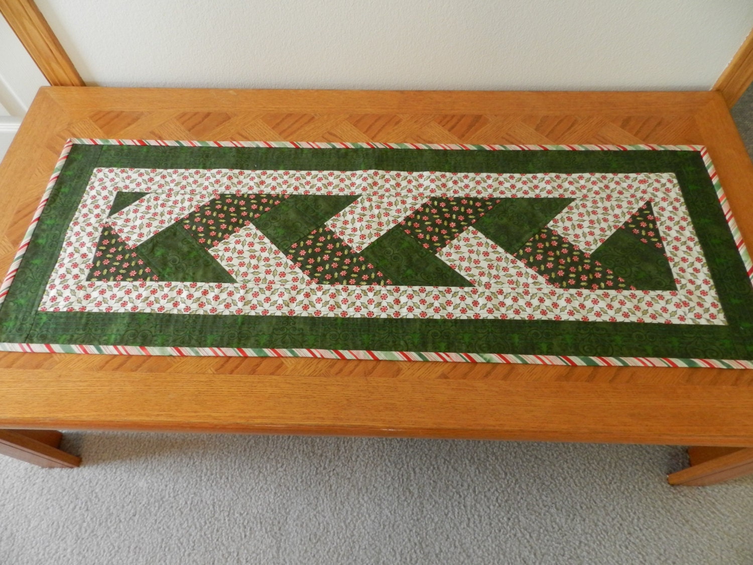 Christmas table runner Candy Cane Table by Piecebypiecequilting