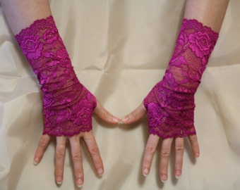 Purple Red Lace Fingerless Gloves / Burlesque / Gothic / Steampunk / Caberet / Bohemian / Elegant / Romantic / Vintage / Victorian