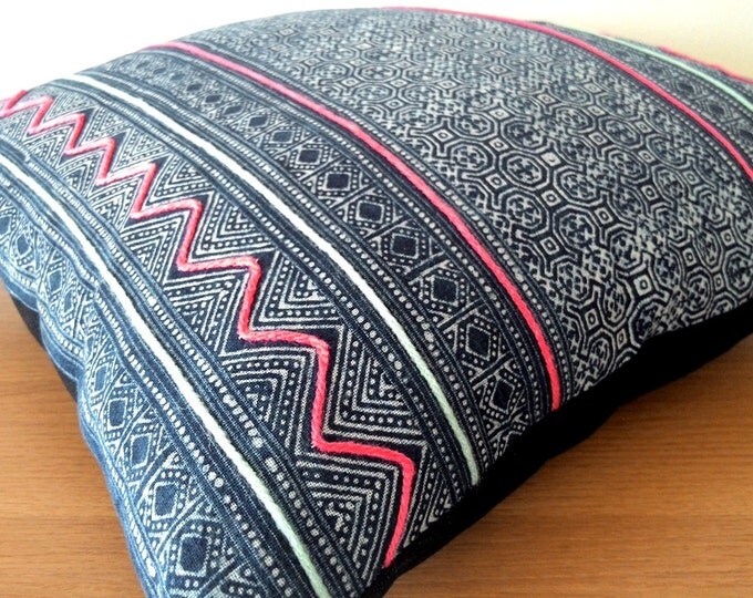 Beautiful Hmong Hill Tribe Indigo Batik Pillow Cover, Handspun Hand Dyed Geometrical Motif Boho Cotton Throw Pillow Case