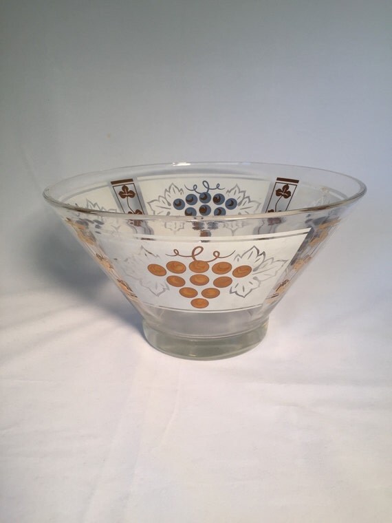 Vintage Glass Gold Grape Leaf Design Bowl by ohsomodvintage