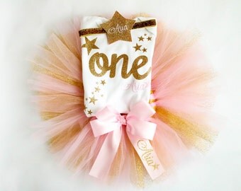 First Birthday Girl Outfit, Personalized Twinkle Twinkle Little Star Theme in Pink and Glitter Gold including Tutu, Bodysuit, Headpiece