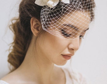 Wedding Hairpiece, Wedding fascinator, Bridal Flower Fascinator, Flower Bridal Headpiece, Wedding Hair Accessories