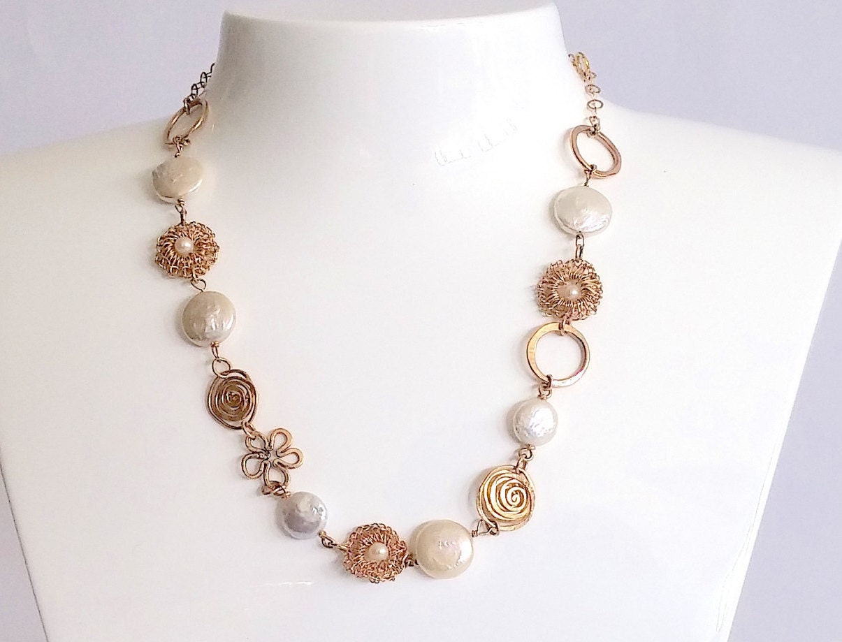 Pearl Gold necklace. FREE SHIPPING Flower necklace. Wedding