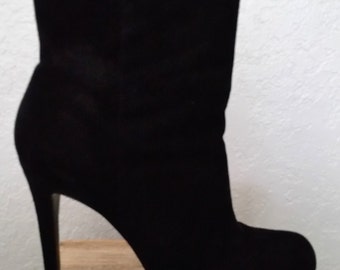 Pour la Victoire Black Suede BARDOT Platform Booties Ankle Boots Size 9