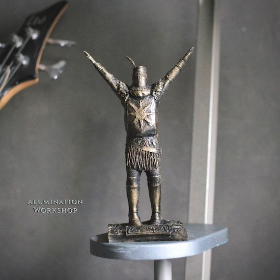 dark souls solaire of astora statue