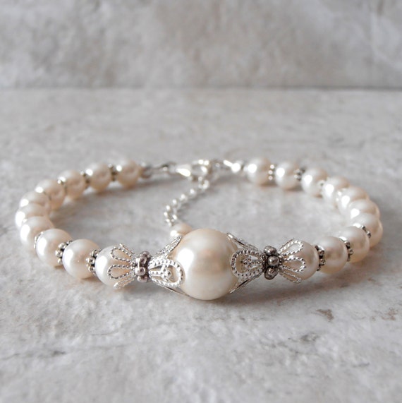 Items similar to Ivory Pearl Bracelet, Off White Bridal Jewelry, Brides