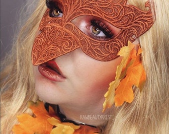 Copper brown robin lace bird mask raven