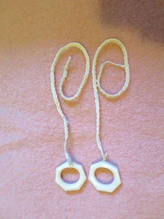 2 Lucite Window Shade Pulls Vintage Cream by BonniesVintageAttic