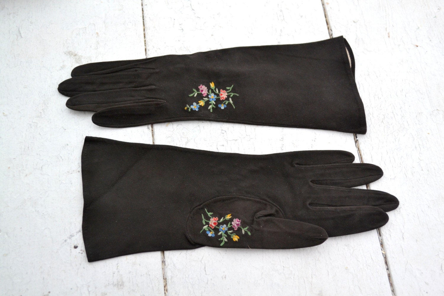 2x Vintage Embroidered Brown Suede Gloves – Classics.Life