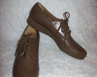 Vintage Ladies Tan Leather Oxfords Granny Shoes by Loake Size 7 1/2 AA Only 9 USD