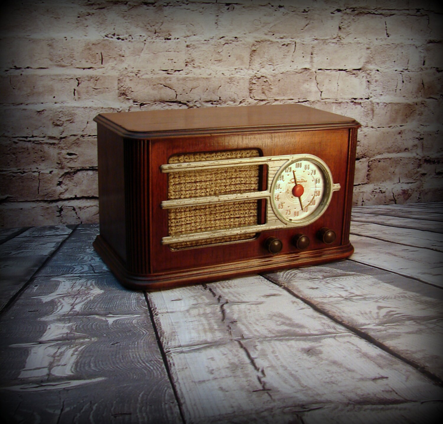 Upcycled Vintage Radio with LEDs and Bluetooth
