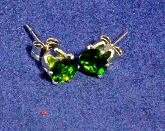 Chrome Diopside Studs, 5mm Round, Natural, Set in Sterling Silver E958