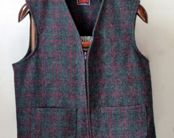 Vintage JOHNSON WOOLEN MILLS Charcoal w. Red/Green Overcheck Wool 2 Pocket Zip Front Vest Gilet Cinch Back Size L/44 Made in U.S.A. S Small