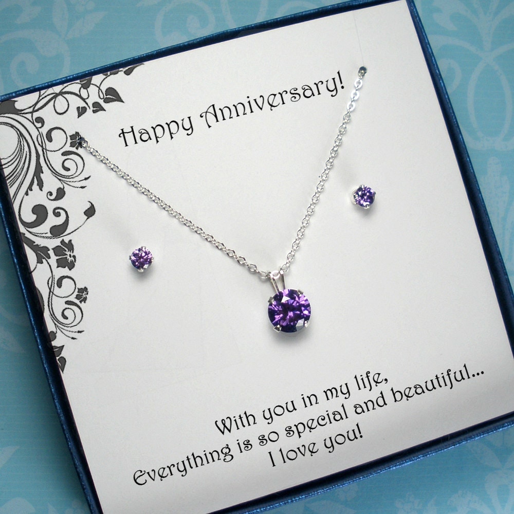 First Year Wedding Anniversary Gifts For Her / 1-Year Anniversary Gifts for Your Husband, Wife or the ... : Those are the traditional and modern 1st anniversary gifts, respectively.