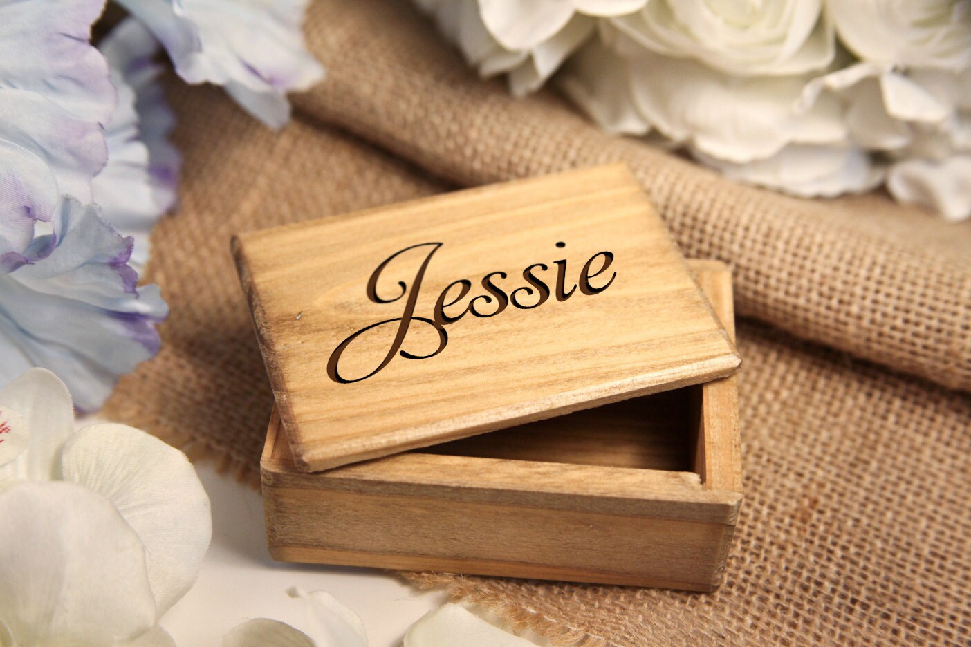 Gepersonaliseerde hout gegraveerd sieraden doos door cabanyco