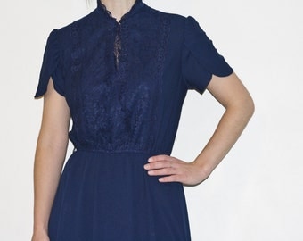 Vintage 1950s navy blue dress with lace detail