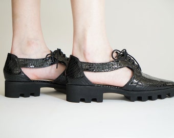 Black pointy flats, Flat platform oxfords, Women shoes, Black shoes, Shiny shoes, Leather shoes, Platform shoes, Pointy shoes, Cut out shoes