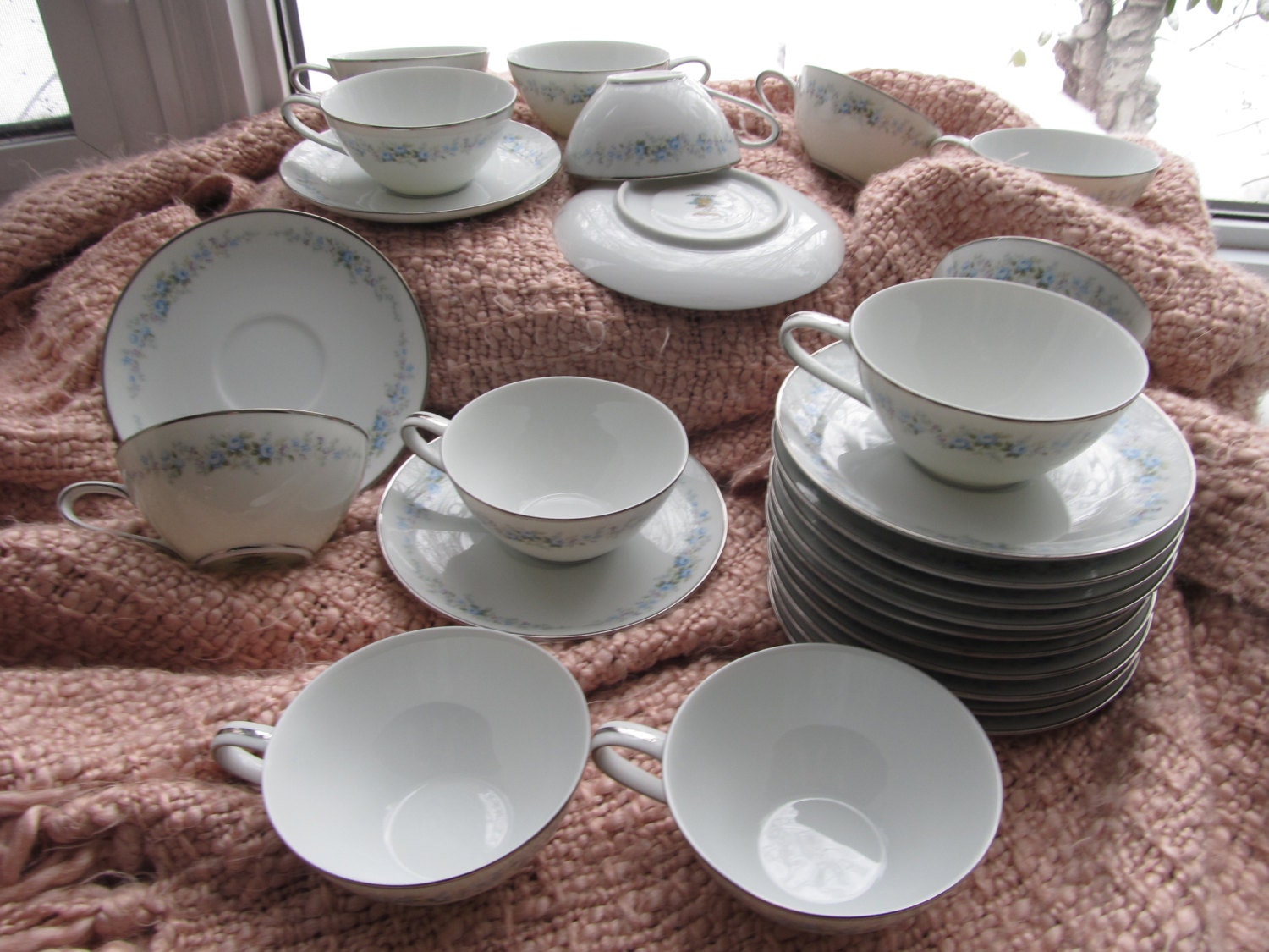 Noritake Roseberry 26 piece tea set / set of 12 cups and 14
